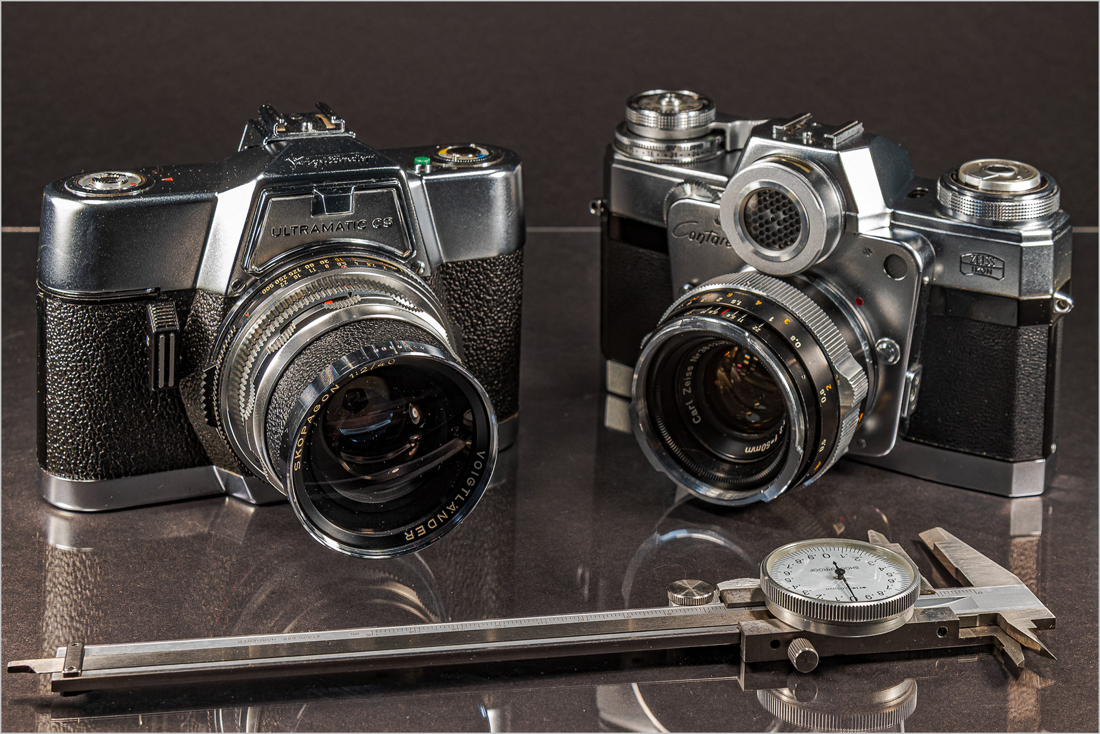Zeiss Ikon Contarex und Voigtländer Ultramatic CS.