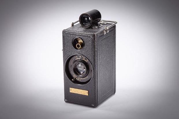 U.S.A. Historische Kameras aus den Vereinigten Staaten. Alle Markennamen und Warenzeichen sind Eigentum der jeweiligen...
