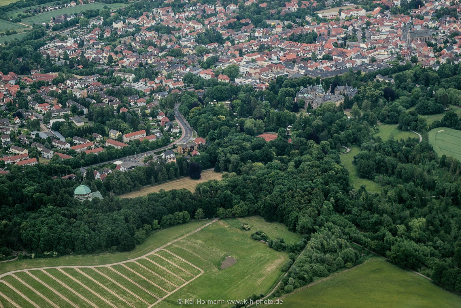 bueckeburg_luftaufnahme Bückeburg mit Schloß und Mausoleum aus nord-westlicher Richtung.