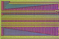Pentium 1 CPU Silizium Oberfläche. (Kreuzpolarisation) Silizium-Strukturen historischer CPU Kerne unter dem Polarisationsmikroskop.