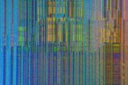 Pentium 1 CPU Silizium Oberfläche. (Kreuzpolarisation) Silizium-Strukturen historischer CPU Kerne unter dem Polarisationsmikroskop.