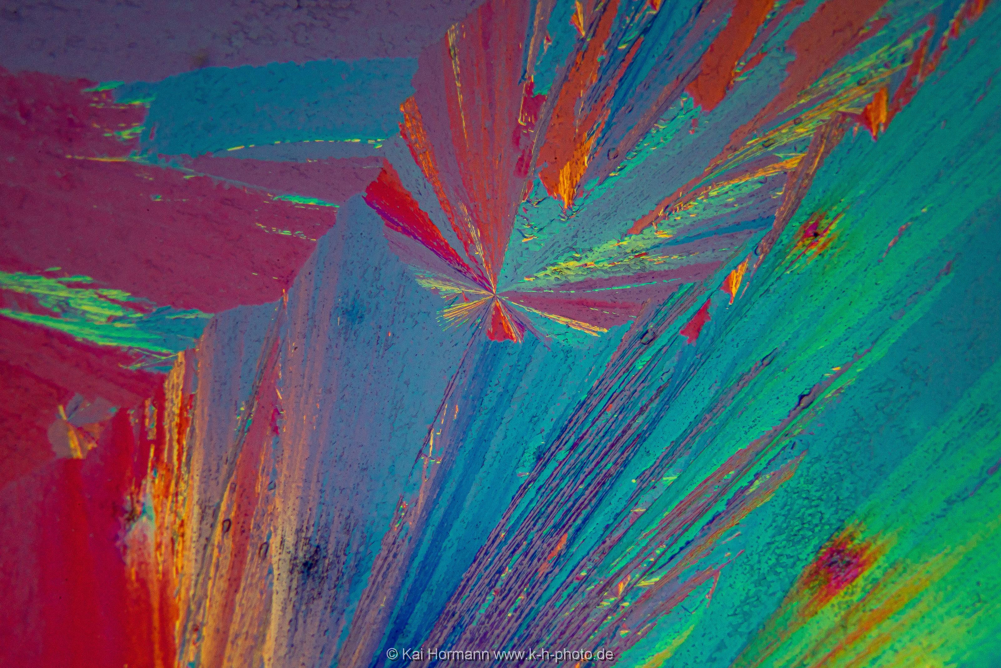 Natriumthiosulfat Mikrokristalle im polarisierten Licht.