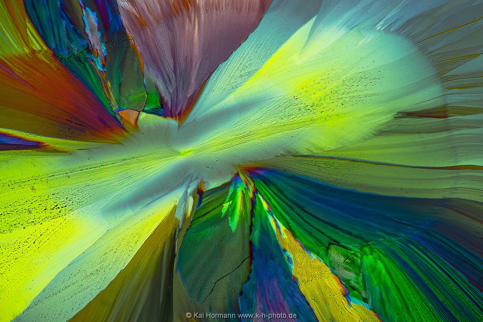 Paracetamol Mikrokristalle im polarisierten Licht.