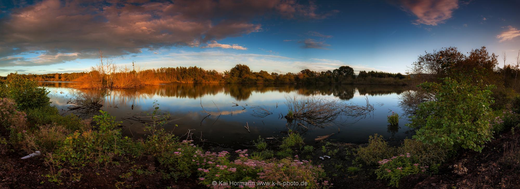 Landschaftspanorama Die ersten Herbstfarben an einem Abend im September 2013.