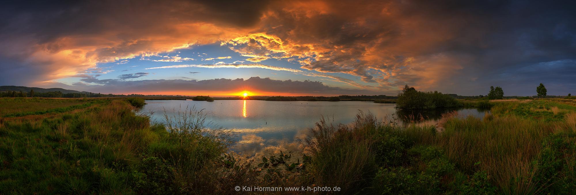 Landschaftspanorama großes Torfmoor Letzte Sonnenstrahlen über dem großen Torfmoor. Juni 2017.