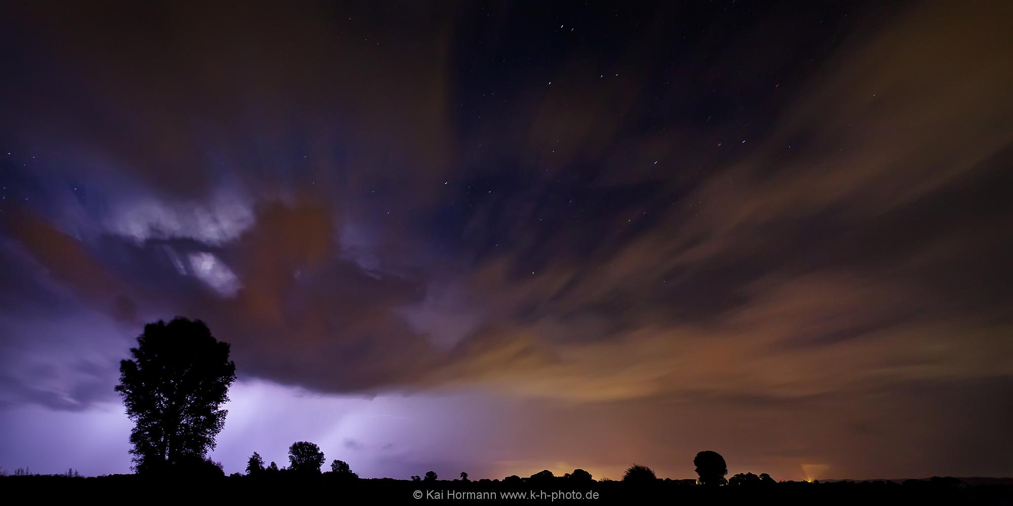 Landschaftspanorama Nächtliches Wetterleuchten.