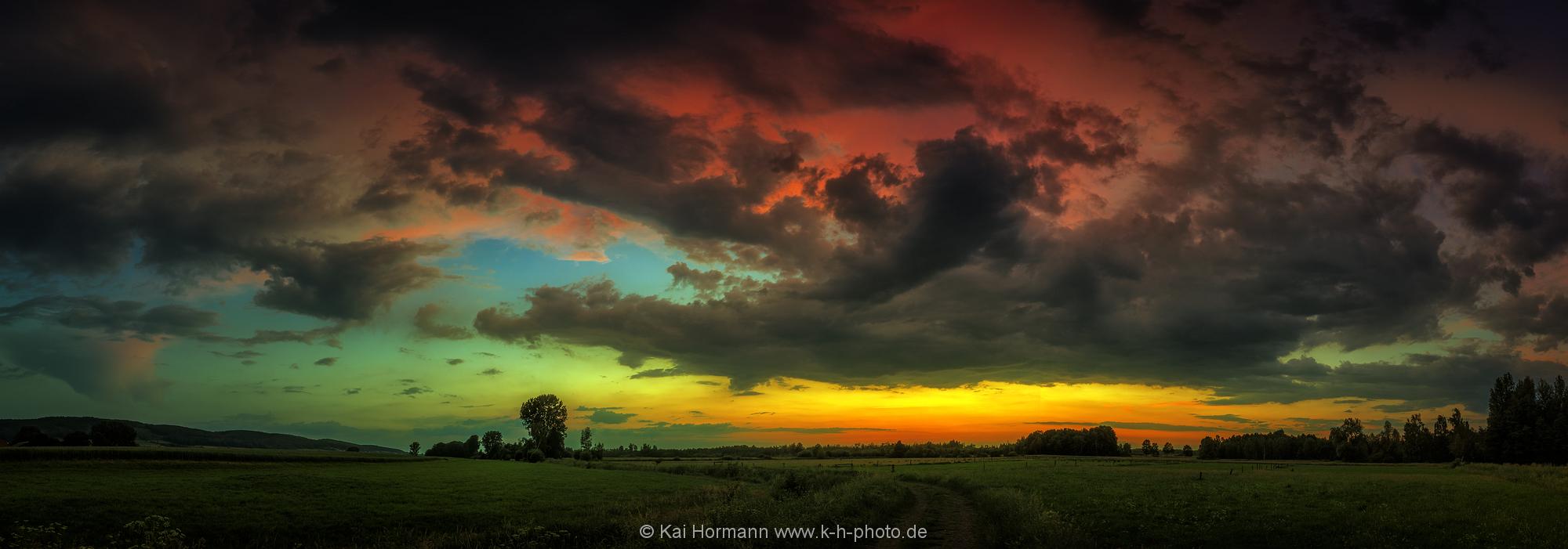 Landschaftspanorama Letzte Wolken nach einem Sommergewitter.