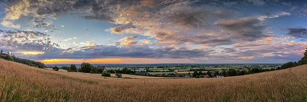 Landschaftspanorama Nettelstedt. Nettelstedt im Abendlicht.