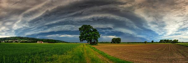 Unwetterfront über dem Kreis Minden Lübbecke. 19 Mai 2022. Bild 2 Unwetterfront über dem Kreis Minden Lübbecke. 19 Mai 2022. Bild 2
